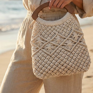 bolsa de crochê off white classica e chic