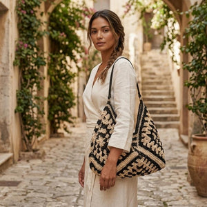 Bolsa de praia em crochê de palha com alça longa confortável, ideal para passeio e uso diário