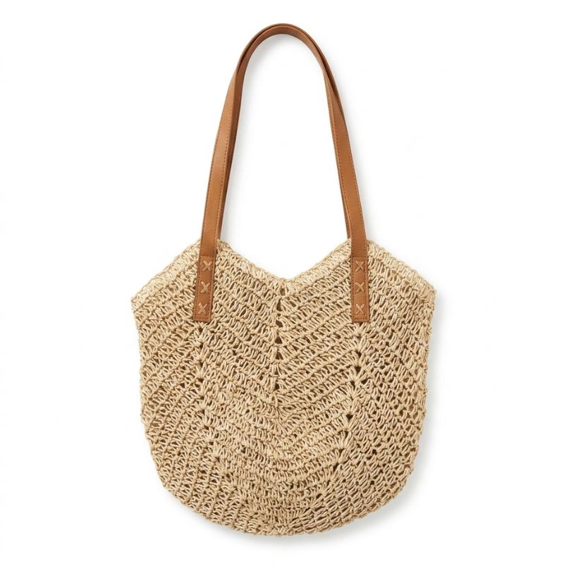 Bolsa de praia de palha bege vazada com duas alças de ombro