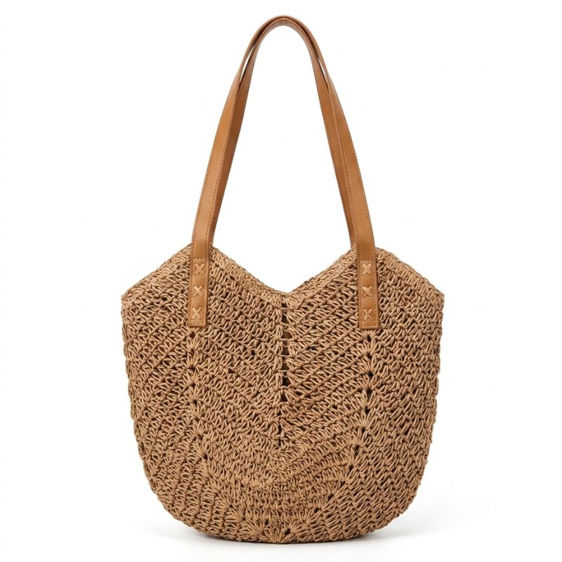 Detalhe da trama vazada da bolsa de praia de palha cáqui