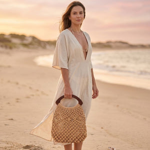 Bolsa de crochê macramê elegante com design exclusivo e estilo retrô, perfeita para looks de verão refinados
