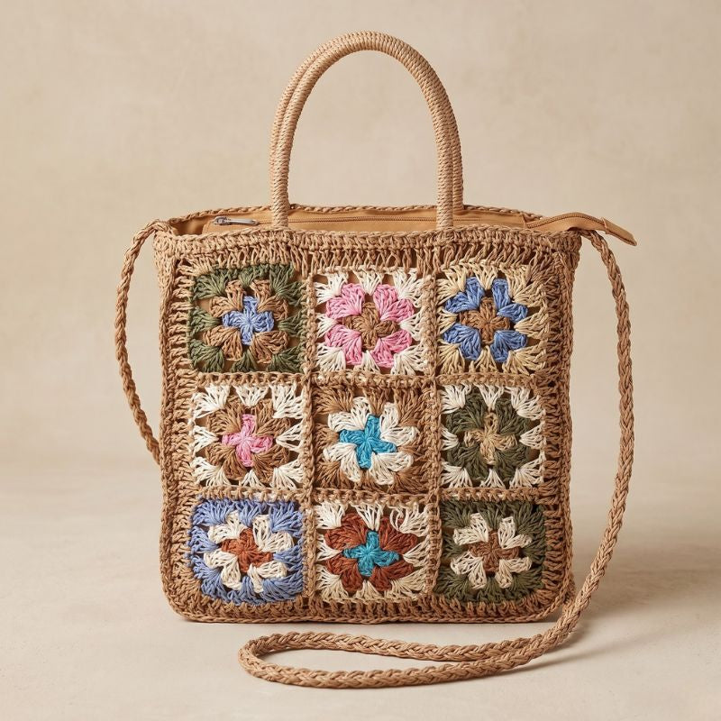 Bolsa de praia de crochê artesanal com squares coloridos e alça de mão em palha, modelo elegante e estruturado

