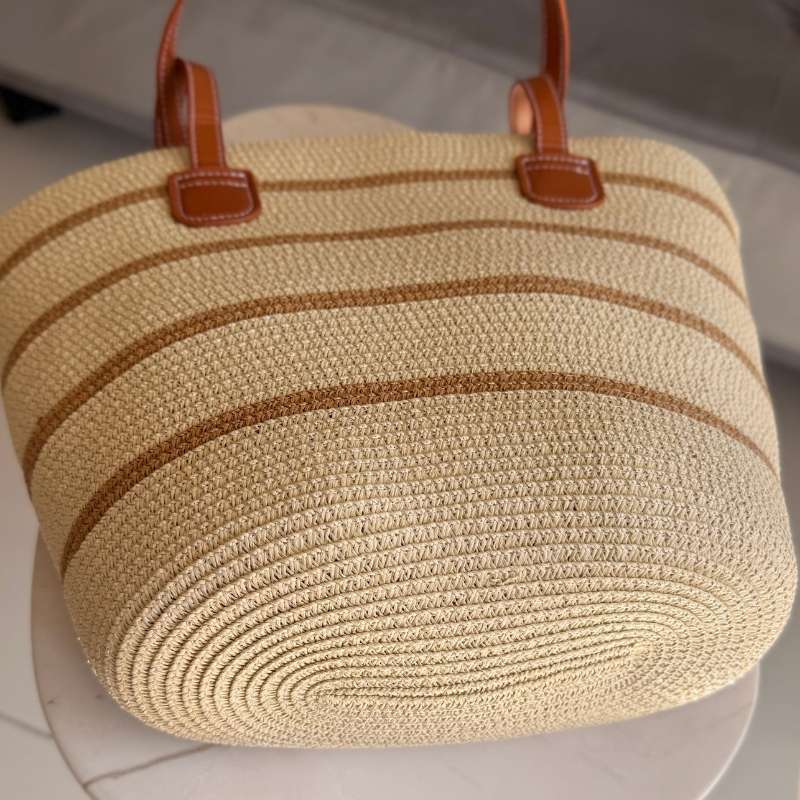 bolsa de palha listrada detalhes