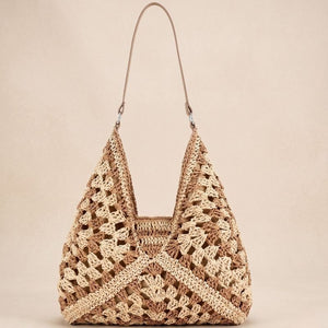 Bolsa de Crochê Clara bege com off-white em fundo neutro