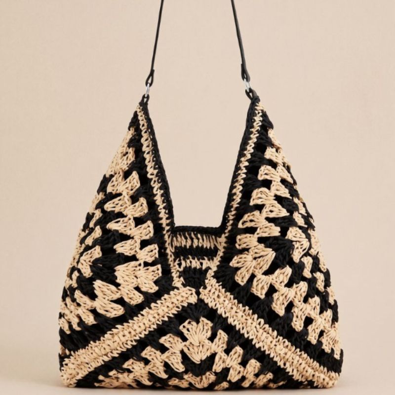 Bolsa de Crochê Bella bege com preto em fundo neutro
